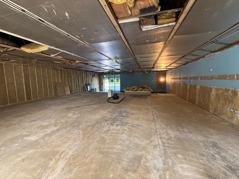 More Photos Of 414 Union St, Luzerne Freestanding For Lease