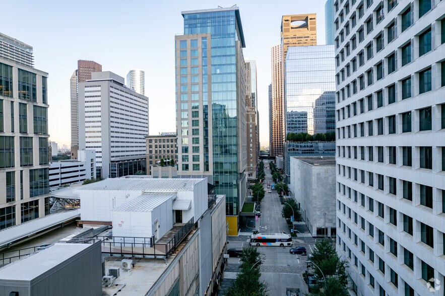 More Photos Of 1201 Fannin St, Houston Unknown For Lease