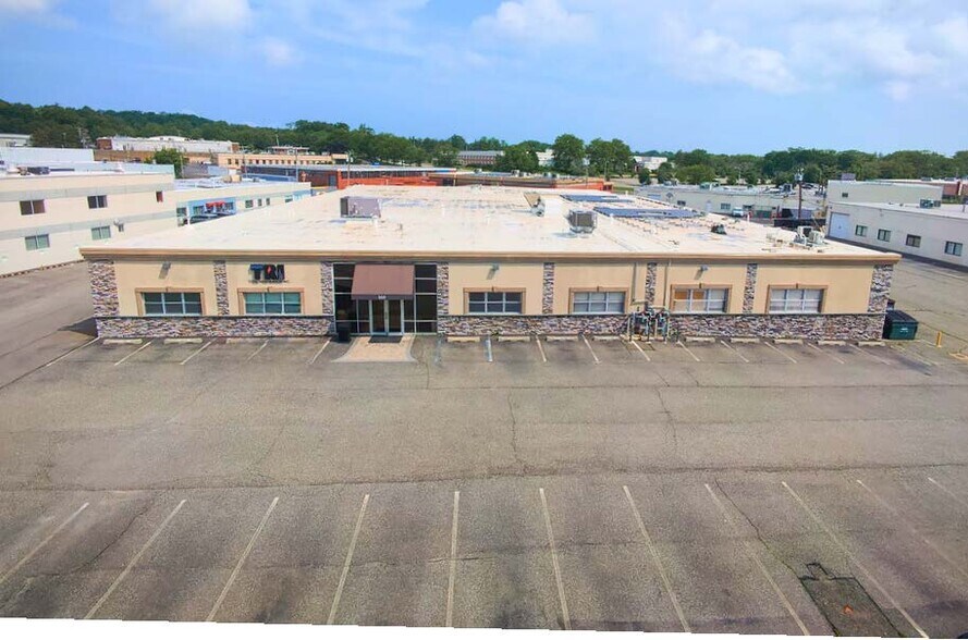 Primary Photo Of 160 Eileen Way, Syosset Warehouse For Lease