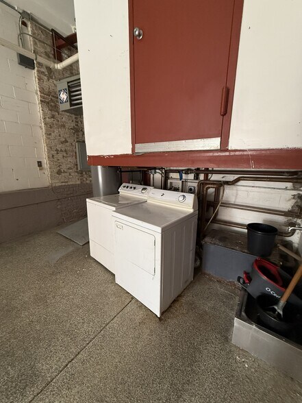 More Photos Of 3026-3030 W Carroll Ave, Chicago Warehouse For Lease