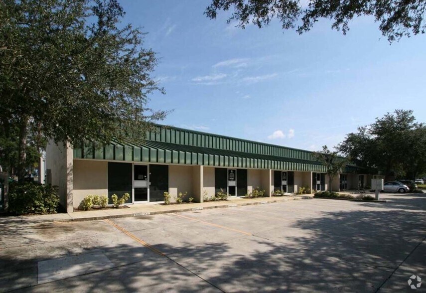 More Photos Of 1743 Independence Blvd, Sarasota Light Distribution For Lease