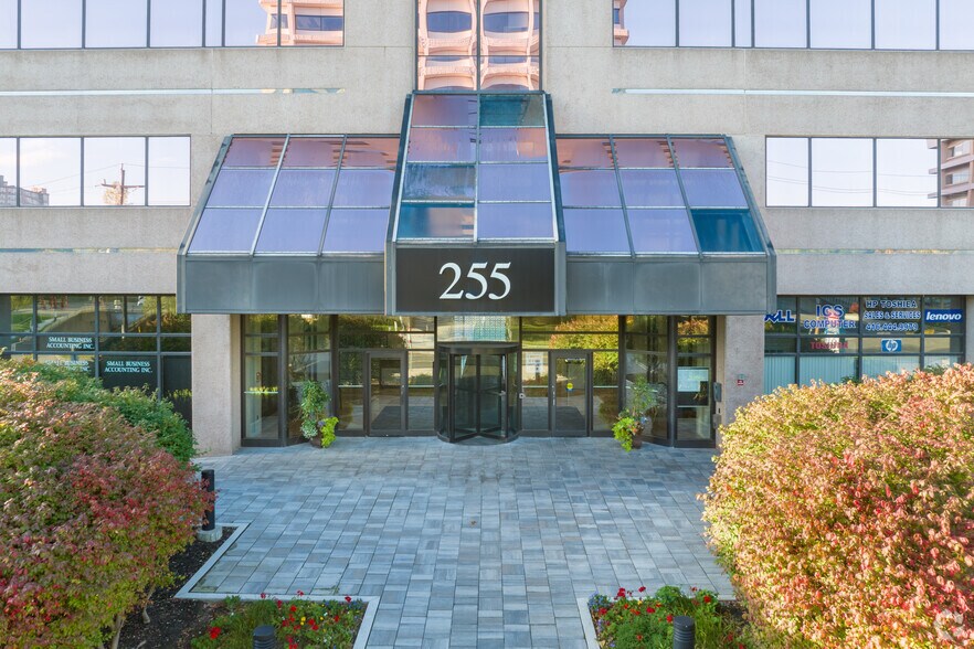 More Photos Of 255 Duncan Mill Rd, Toronto Office For Sale