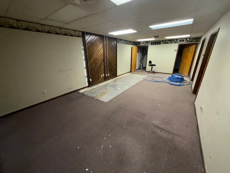 More Photos Of 4212 S Hocker Dr, Independence Office For Sale