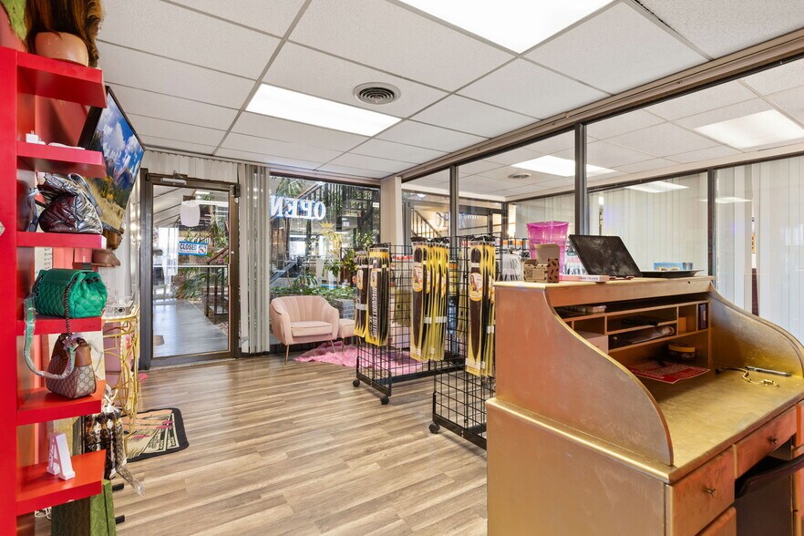 More Photos Of 1900 N Macarthur Blvd, Oklahoma City Office For Sale