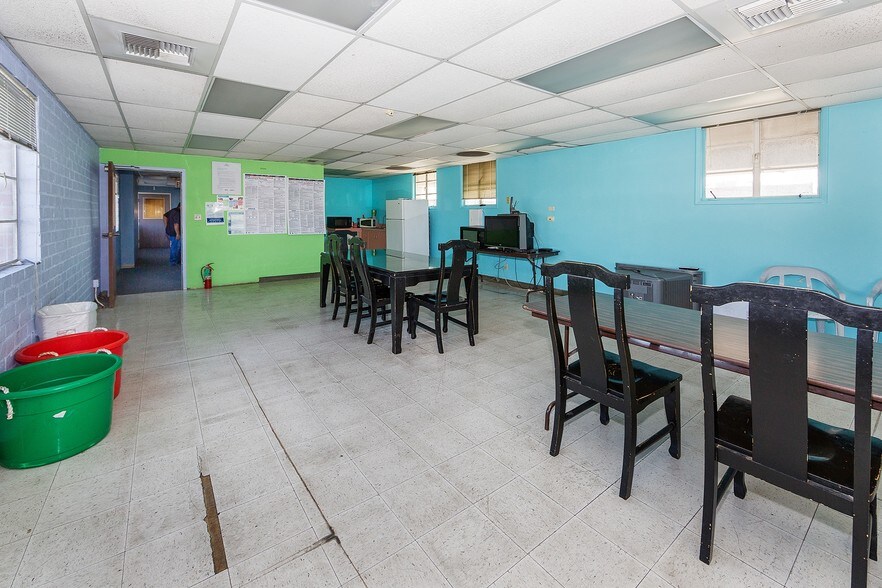 More Photos Of 2435 Military Ave, Los Angeles Office For Lease