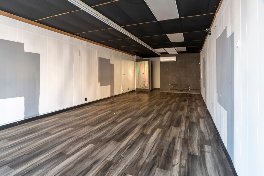 More Photos Of 300 S Illinois Ave, Carbondale Storefront Retail Office For Sale