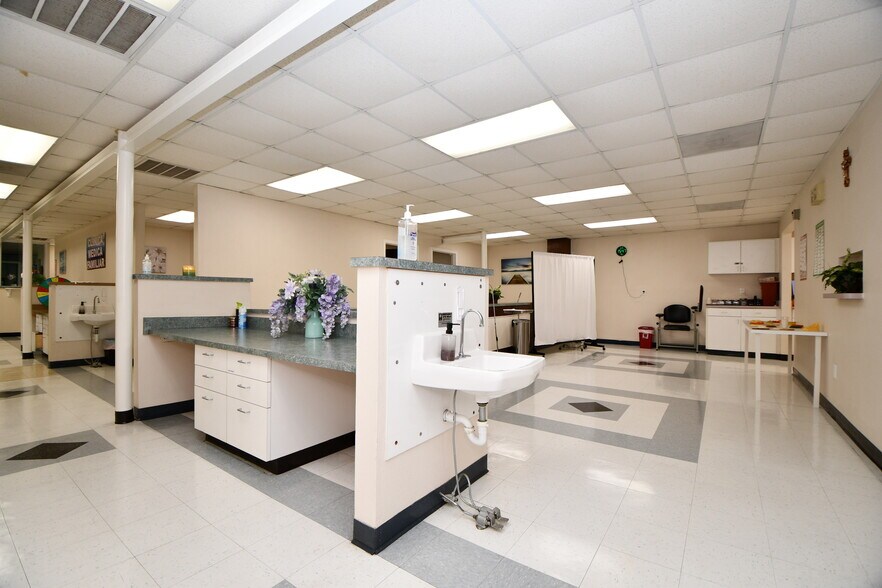 More Photos Of 7118 Harrisburg Blvd, Houston Medical For Sale