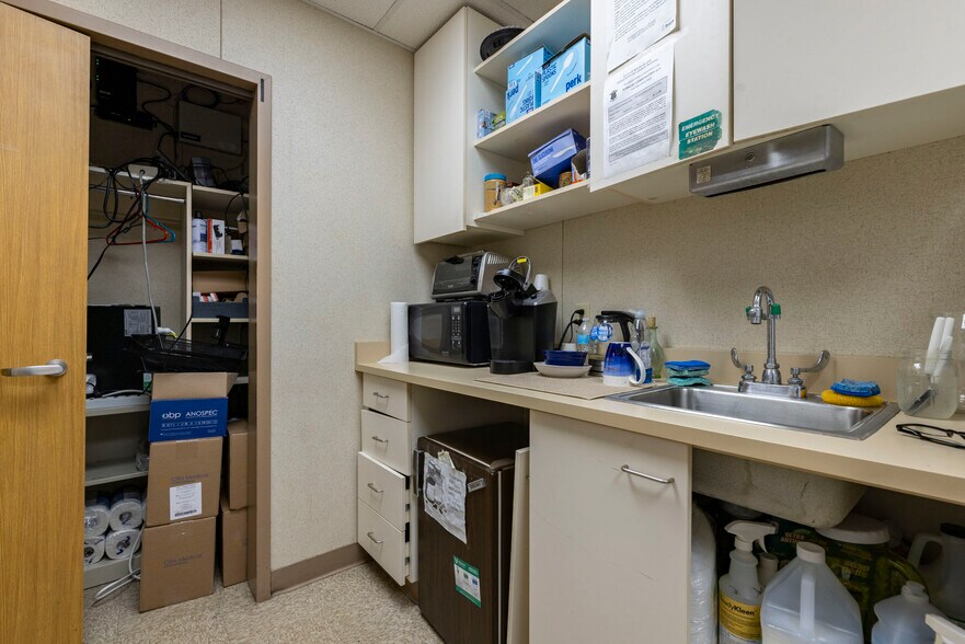More Photos Of 360 Kingstown Rd, Narragansett Medical For Lease
