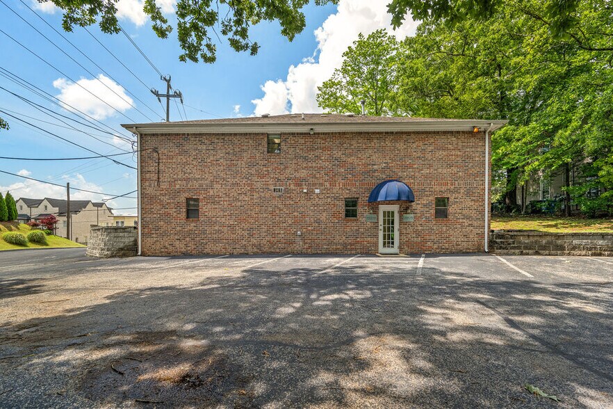 More Photos Of 300 Forest Ave, Chattanooga Office For Sale