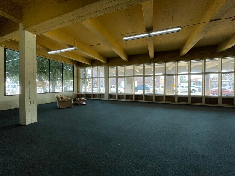 More Photos Of 420 E St, Marysville Freestanding For Lease