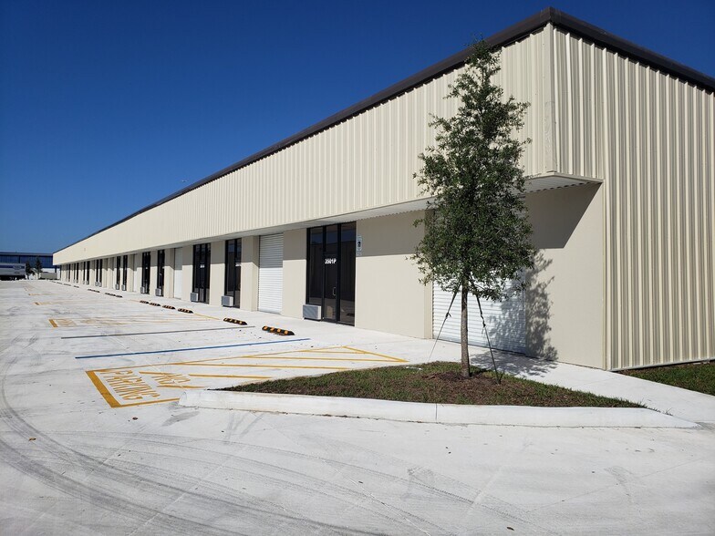 More Photos Of 3501 Commerce Blvd, Kissimmee Light Distribution For Lease