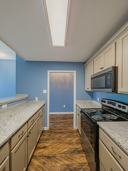 More Photos Of 114 N Patterson, Valdosta Storefront Retail Office For Sale