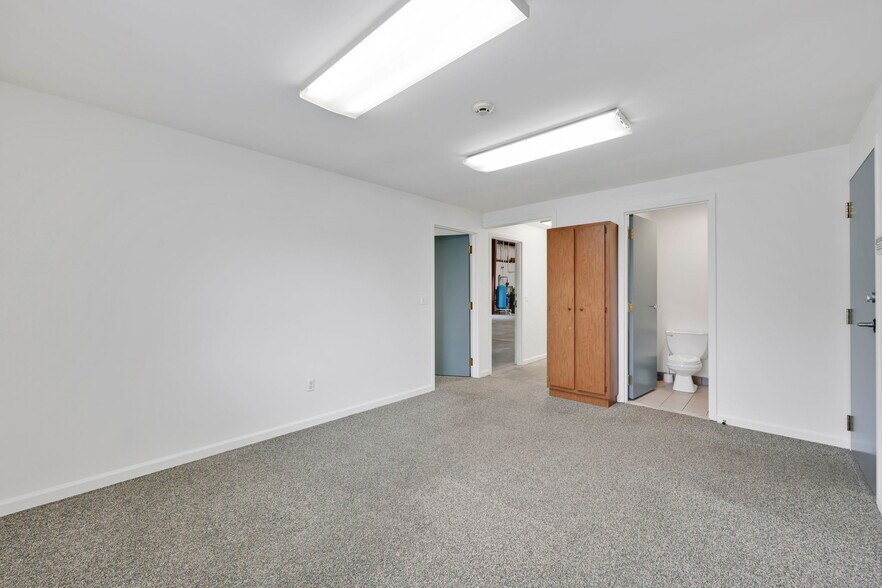 More Photos Of 179 Main St, Monroe Storefront For Lease