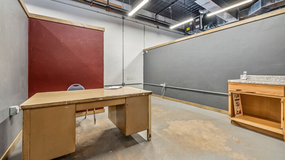 More Photos Of 106 E Smith St, Iron Mountain Distribution For Sale