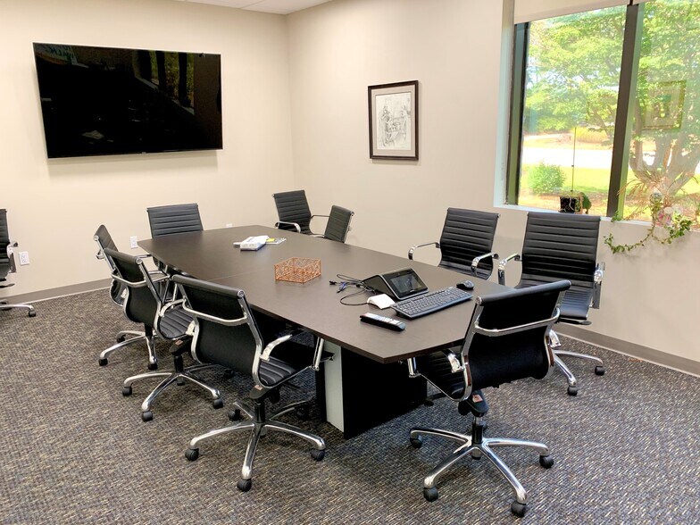 More Photos Of 370 Crossways Park Dr, Woodbury Distribution For Lease