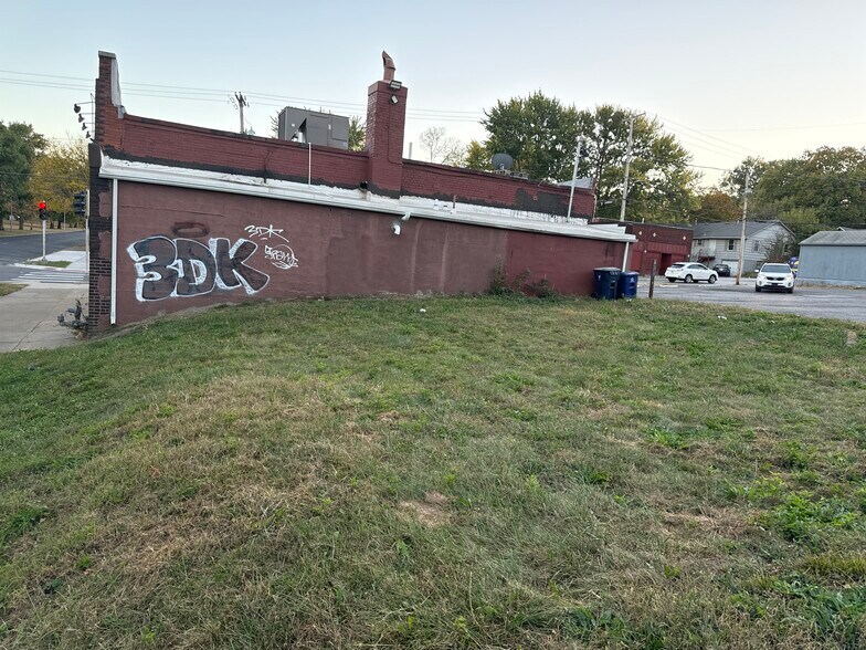 More Photos Of 1422 E 55th St, Kansas City General Retail For Sale