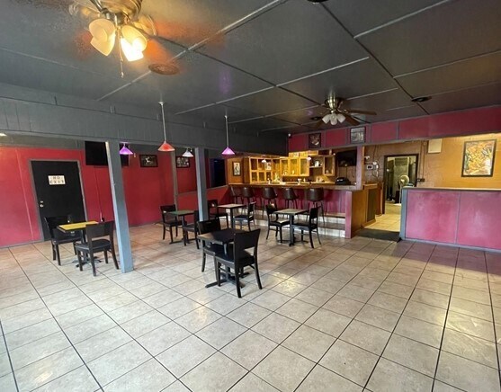 More Photos Of 410 W Beresford Ave, Deland General Retail For Sale