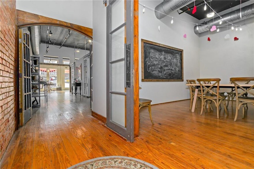 More Photos Of 1035 E 15th St, Plano Storefront Retail Office For Lease