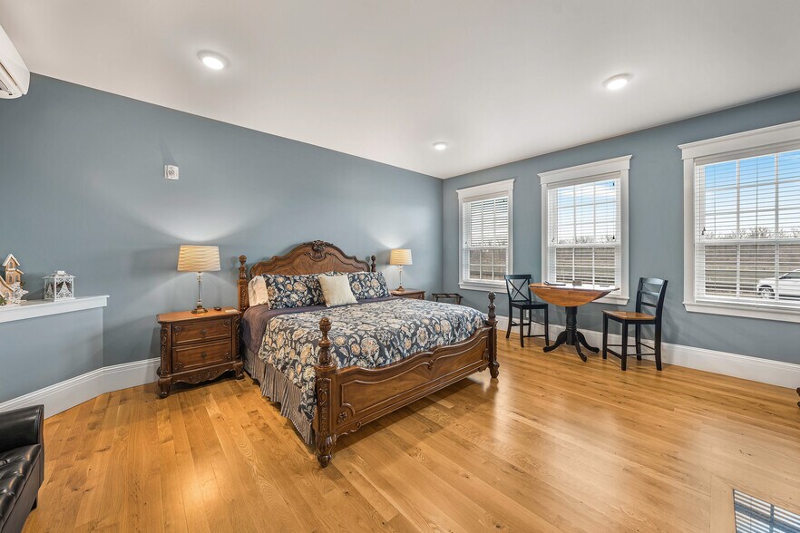 More Photos Of 208-210 Wharf St, Hermann Hospitality For Sale