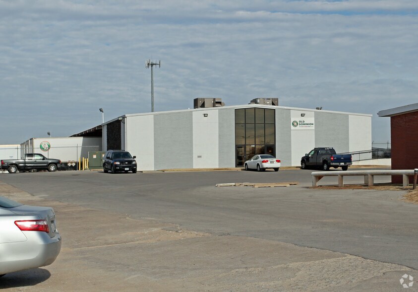 More Photos Of 2921 Dawson Rd, Tulsa Distribution For Lease