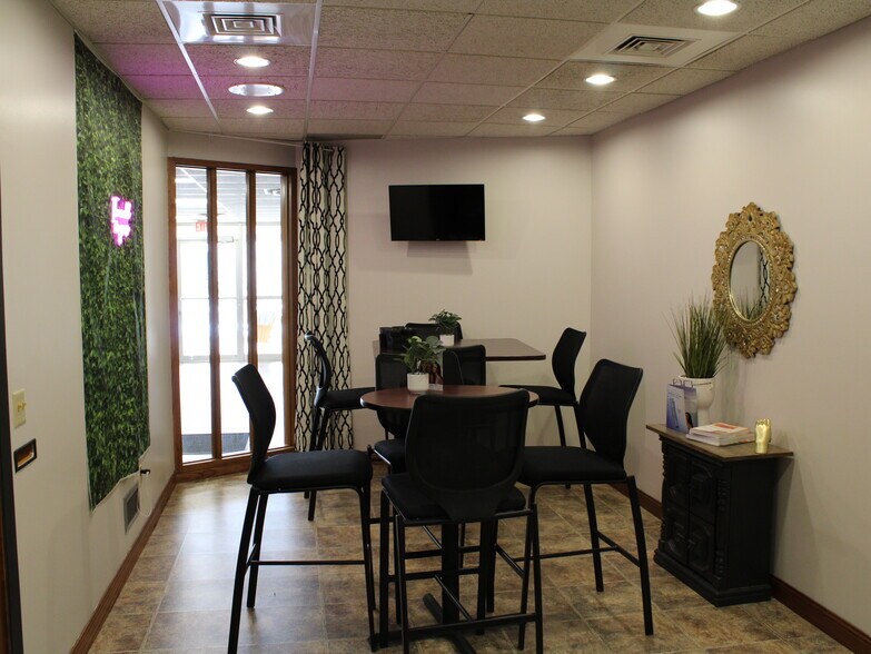 More Photos Of 525 E Division St, Fond Du Lac Medical For Sale