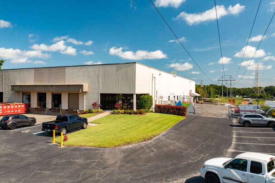 More Photos Of 3502 Queen Palm Dr, Tampa Warehouse For Lease