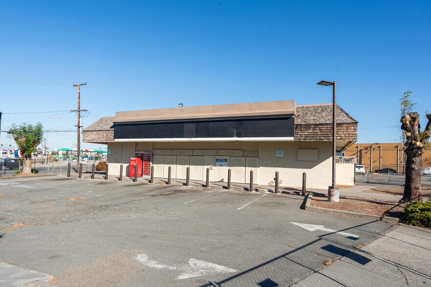 More Photos Of 324 23rd Ave, Oakland Convenience Store For Sale
