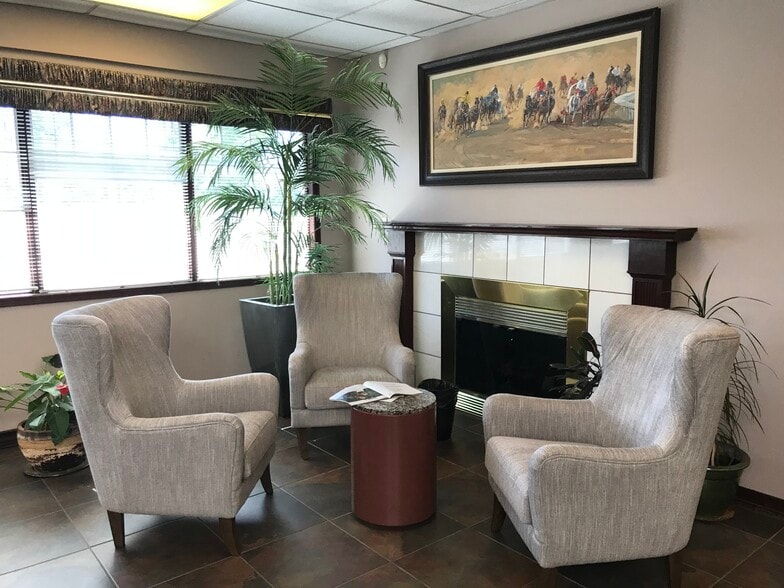 More Photos Of 1966-1990 Kensington Rd NW, Calgary Storefront Retail Office For Lease