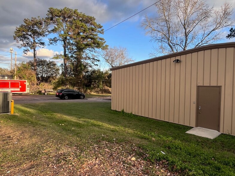 More Photos Of 1119 W Tharpe St, Tallahassee Warehouse For Lease