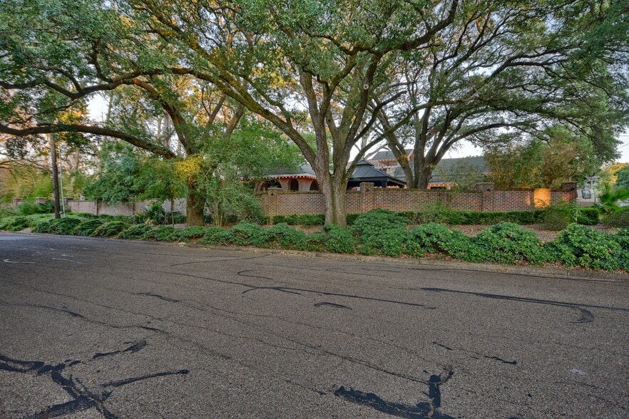 More Photos Of 1804 S Park St, Brenham Hospitality For Sale