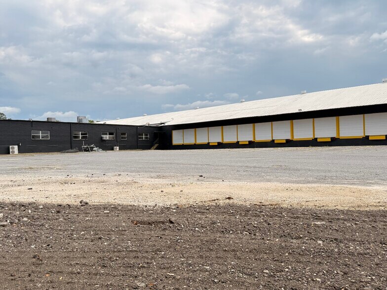 More Photos Of 900 Canal St, Jacksonville Distribution For Lease