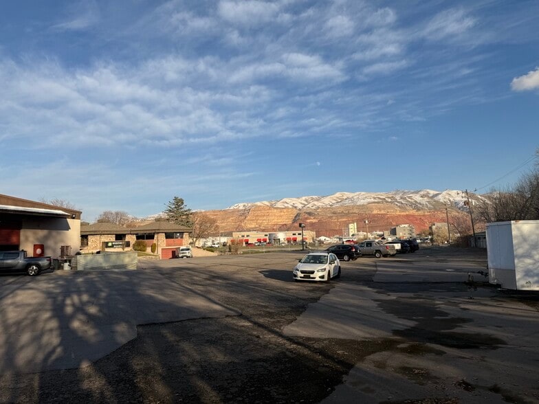 More Photos Of 2021 N Redwood Rd, Salt Lake City Warehouse For Lease