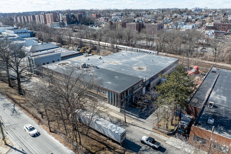 More Photos Of 150 N Macquesten Pky, Mount Vernon Warehouse For Lease