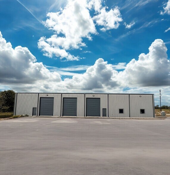 More Photos Of 614 Wildcat Ct, Navasota Industrial For Lease