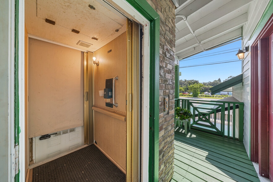 More Photos Of 973 N Harbor City Blvd, Melbourne Specialty For Sale