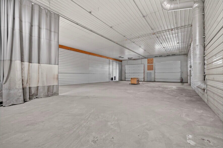 More Photos Of 287 Evergreen Rd, Strafford Industrial For Lease