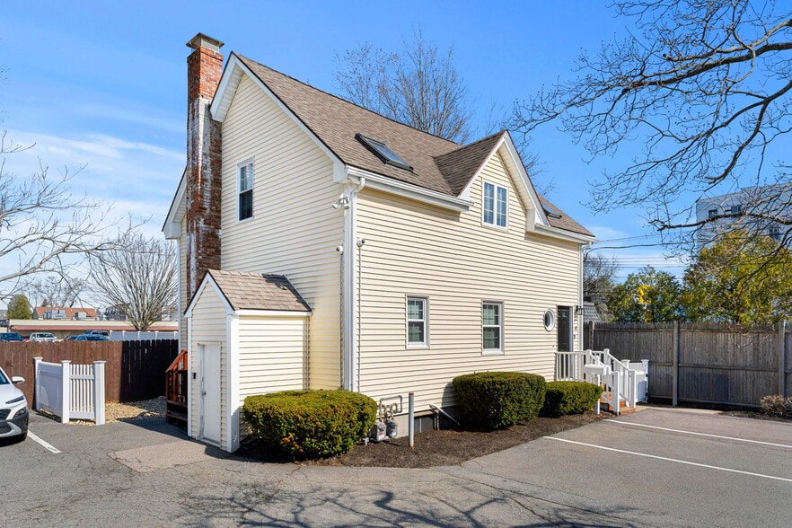 More Photos Of 130 Pine St, Danvers Apartments For Sale