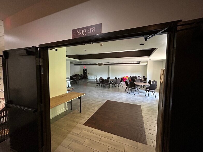 More Photos Of 2000 Ray Moss Connector, Johns Creek Freestanding For Sale
