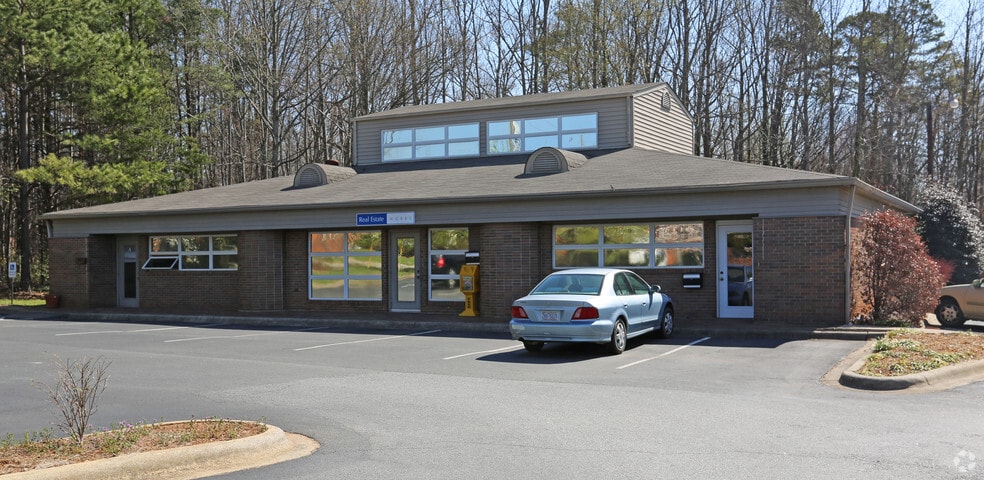 More Photos Of 3640 Westgate Center Cir, Winston-Salem Office For Lease