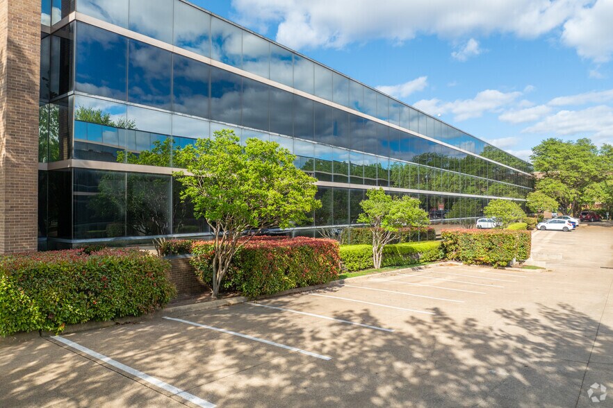 More Photos Of 4004 Belt Line Rd, Addison Unknown For Lease