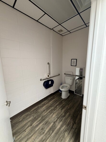 More Photos Of 1139 N Main St, Muskogee Medical For Lease