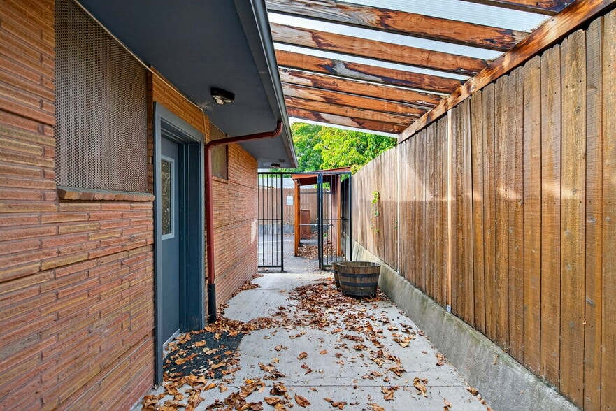 More Photos Of 5311-5315 N Vancouver Ave, Portland Medical For Sale