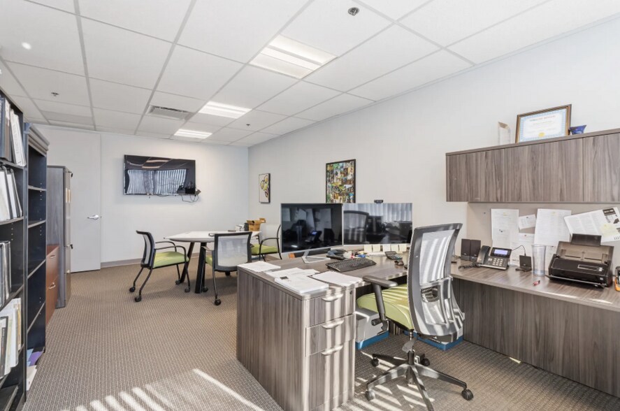 More Photos Of 3155 W big beaver Rd, Troy Office For Lease