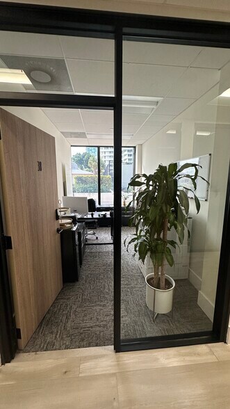 More Photos Of 600 NE 36th St, Miami Apartments For Lease