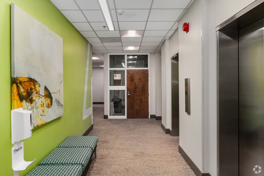 More Photos Of 8002 Discovery Dr, Richmond Medical For Lease