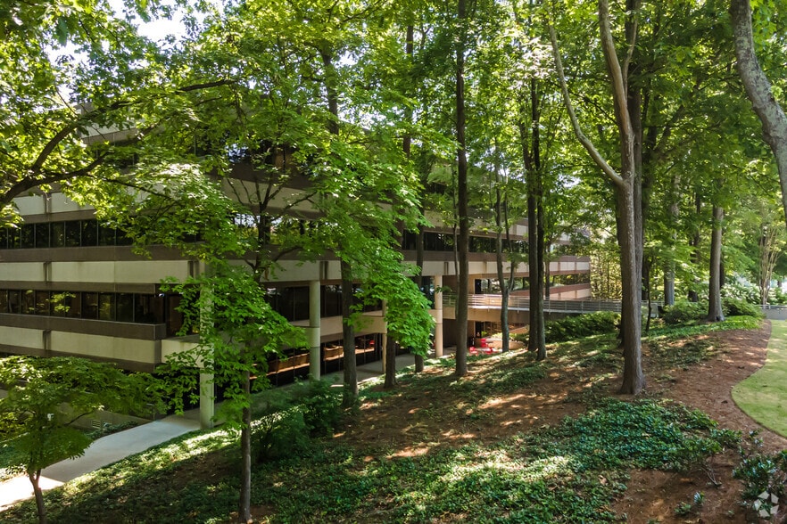 More Photos Of 280 Interstate N Cir, Atlanta Office For Lease