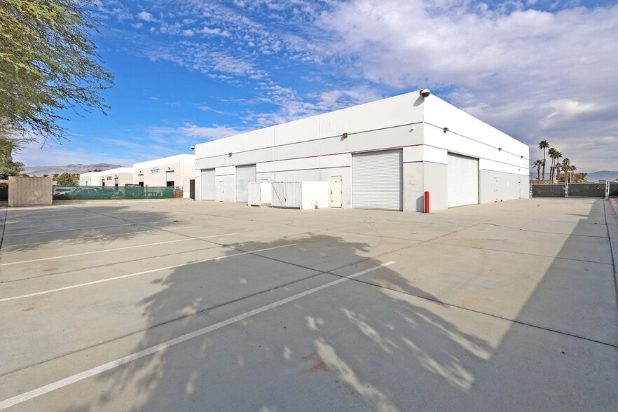More Photos Of 39665 Entrepreneur Ln, Palm Desert Warehouse For Lease