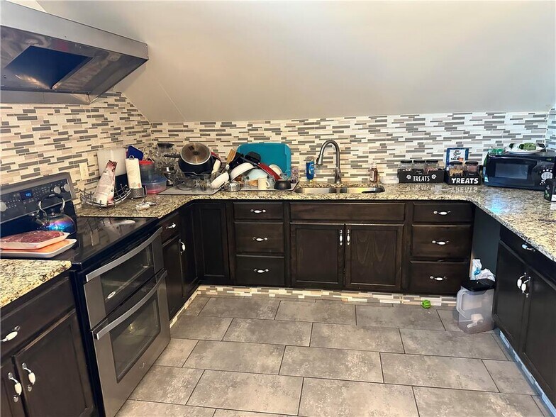 More Photos Of 7 Lehigh St, Catasauqua Restaurant For Sale