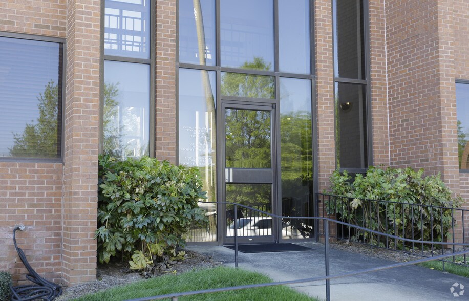 More Photos Of 900 E North St, Greenville Office For Sale