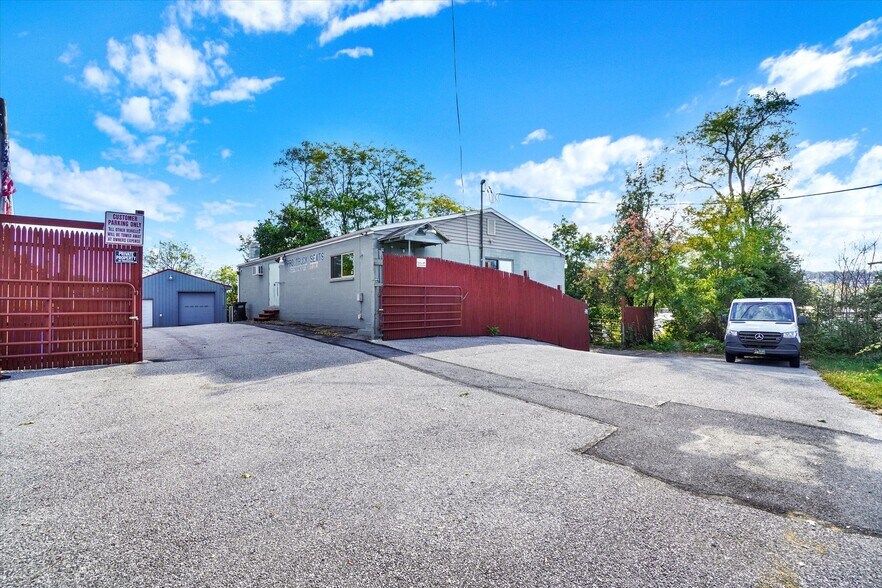 Primary Photo Of 321 Dewey St, York Distribution For Sale